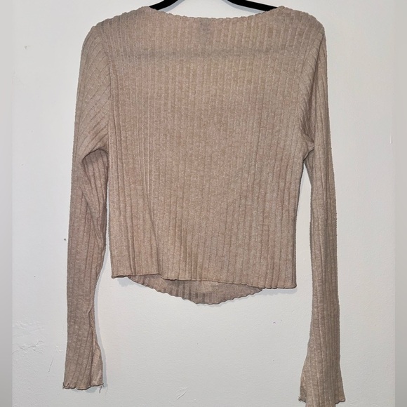 🎉Beige Ribbed Long Sleeve Blouse Cropped - Picture 3 of 3